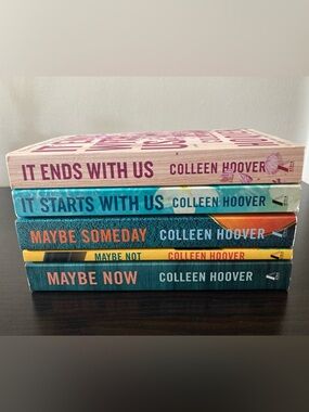 Lot of 5 Colleen Hoover books all in like new condition.